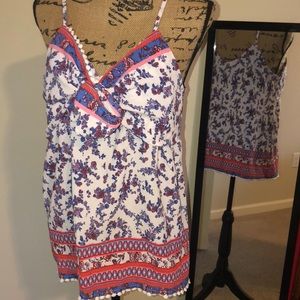 Adorable floral tank 🌸